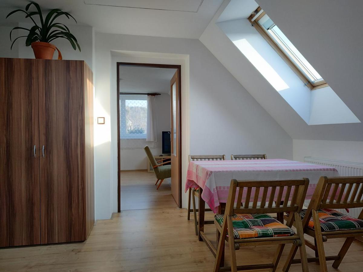 Apartman V Podkrovi Apartment Dobruška Exterior foto